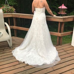 Size 6 petite wedding dress. New with tags